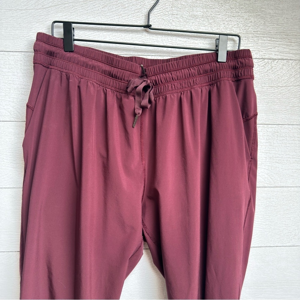 Lululemon Burgundy Wine Light Weight Tapered Jogger Pants Size M /Size 10 - Picture 3 of 8